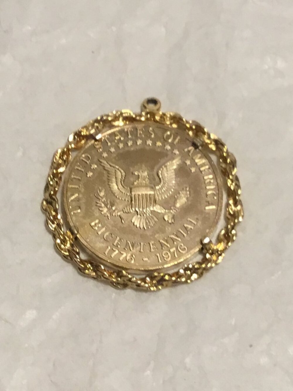 Vintage Avon 1776-1976 gold liberty head coin pendant - Picture 2 of 4